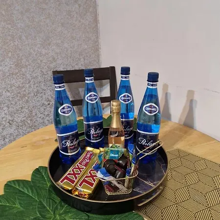 Sara -mikolajska - Rynek - Netflix Hydromassage Apartment