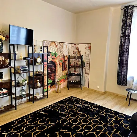 Sara -mikolajska - Rynek - Netflix Hydromassage Krakow