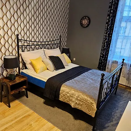 Sara -mikolajska - Rynek - Netflix Hydromassage Apartment Krakow