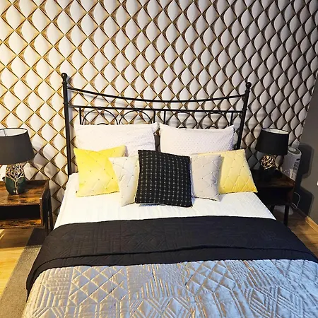 Sara -mikolajska - Rynek - Netflix Hydromassage Krakow