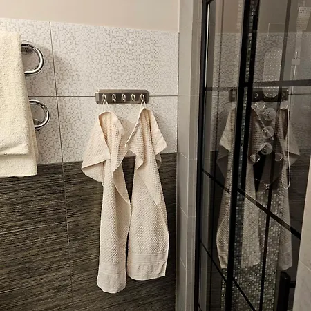 Sara -mikolajska - Rynek - Netflix Hydromassage Apartment