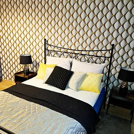 Sara -mikolajska - Rynek - Netflix Hydromassage Cracovie