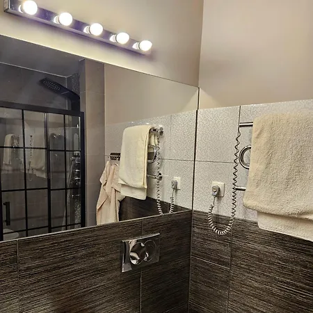 Sara -mikolajska - Rynek - Netflix Hydromassage * Cracovie